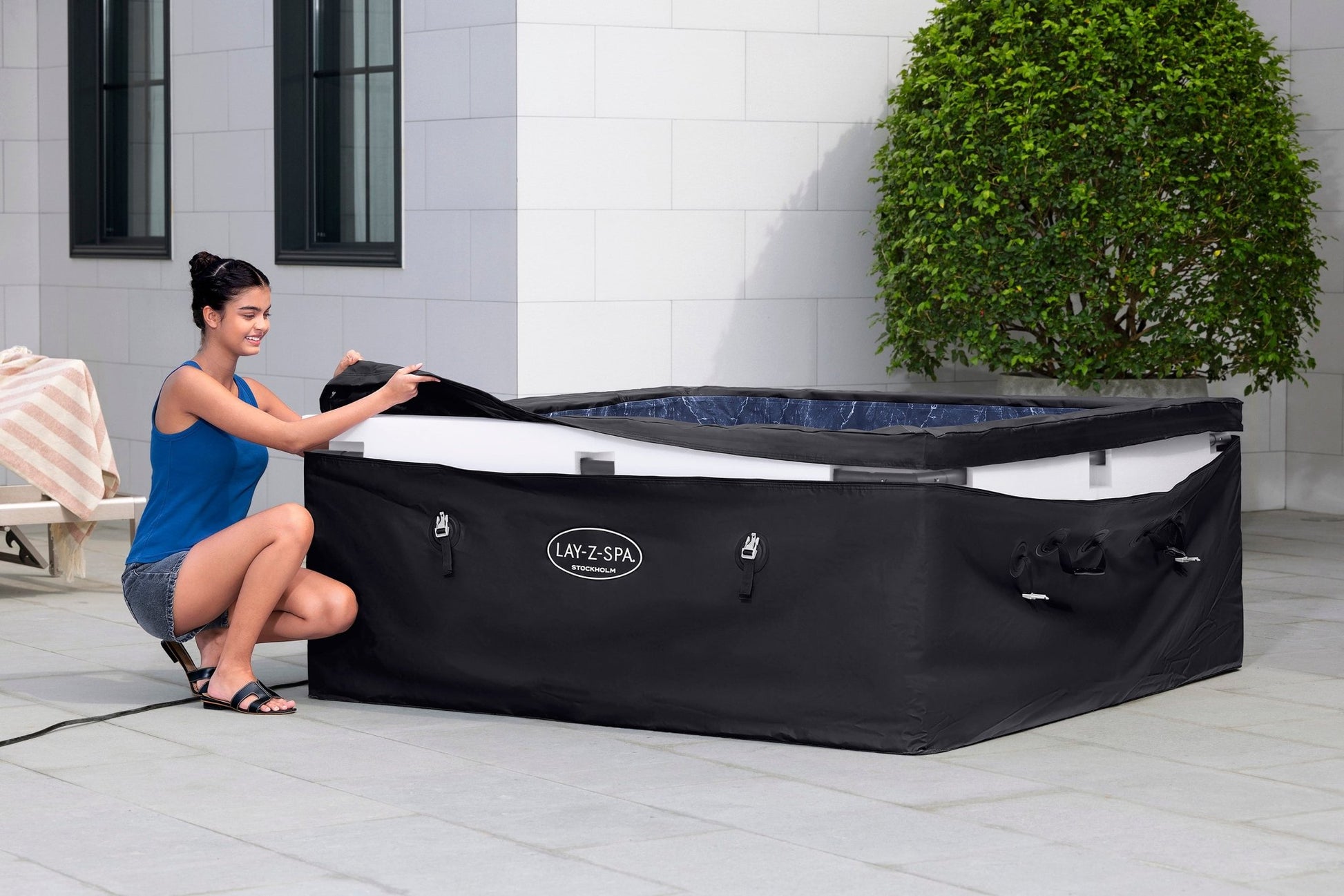 Lay - Z - Spa Stockholm Foam Hot Tub (4 - 6 Person) – Energy Efficient ThermaCore™ UltraFit™ AirJet™ Spa | New Forest Hot Tubs - New Forest Hot Tubs