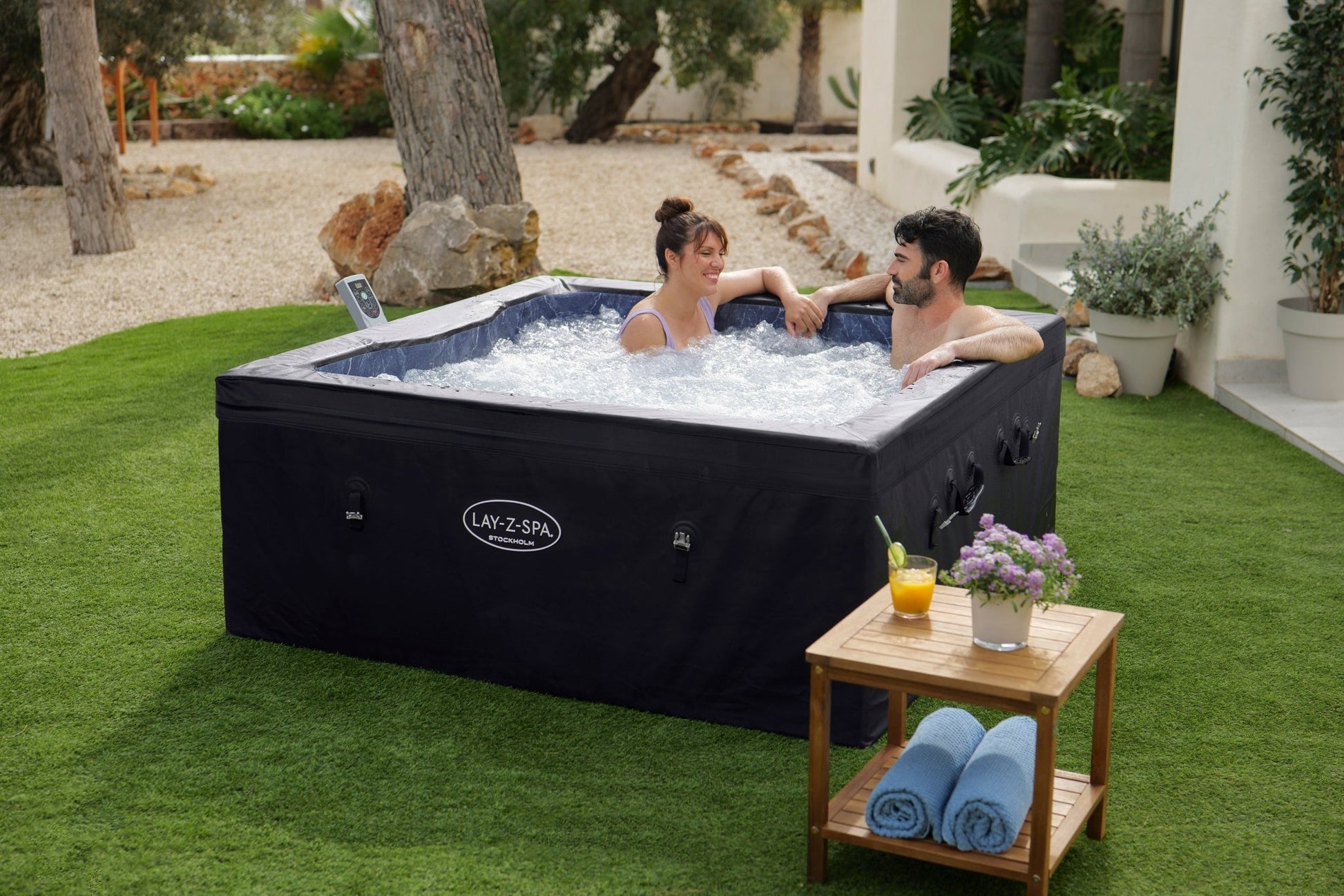 Lay - Z - Spa Stockholm Foam Hot Tub (4 - 6 Person) – Energy Efficient ThermaCore™ UltraFit™ AirJet™ Spa | New Forest Hot Tubs - New Forest Hot Tubs