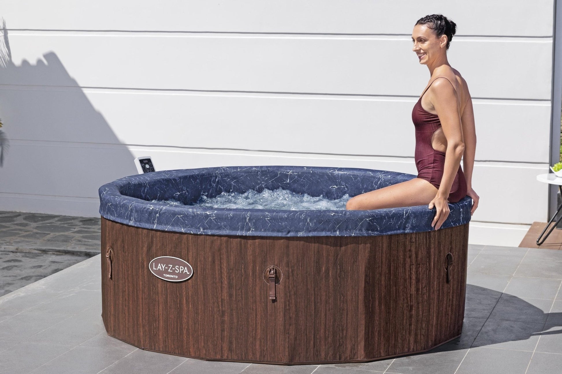 Lay - Z - Spa Toronto Foam Hot Tub (5–7 Person) – Energy Efficient ThermaCore™ UltraFit™ AirJet™ Spa | New Forest Hot Tubs - New Forest Hot Tubs
