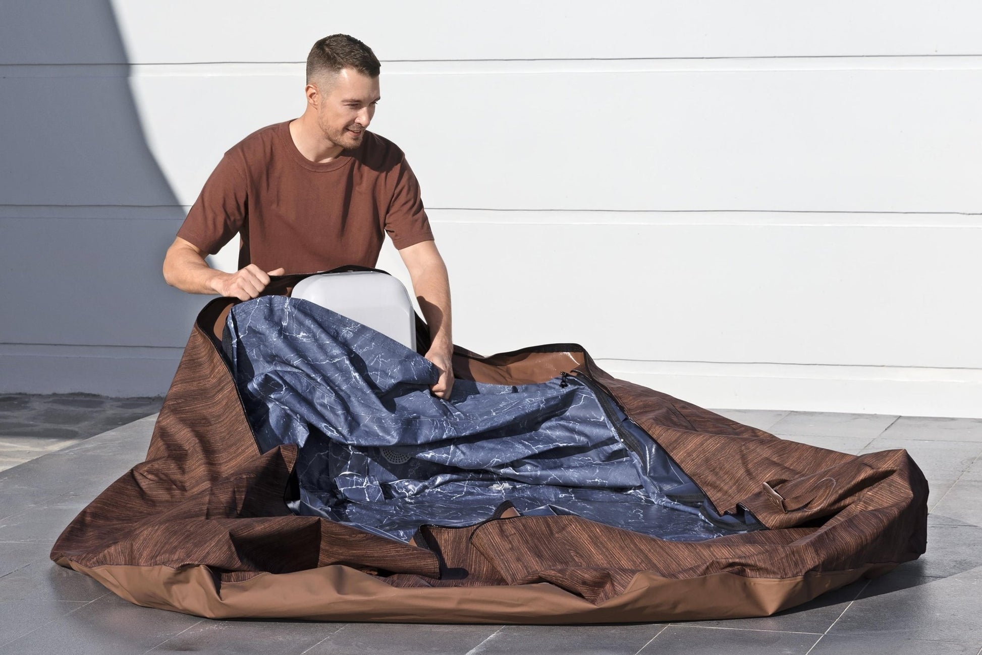 Lay - Z - Spa Toronto Foam Hot Tub (5–7 Person) – Energy Efficient ThermaCore™ UltraFit™ AirJet™ Spa | New Forest Hot Tubs - New Forest Hot Tubs